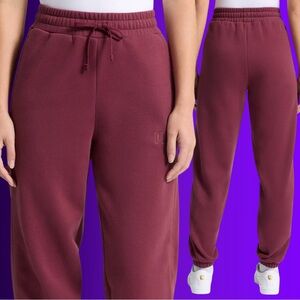 PUMA Women's Fleece Jogger ** SMALL **